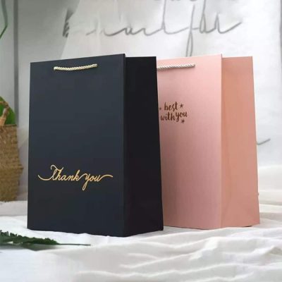 Shopper personalizzate con il tuo logo online Produciamo buste personalizzate e sacchetti personalizzati online a prezzi bassi Compra ora sul nostro store